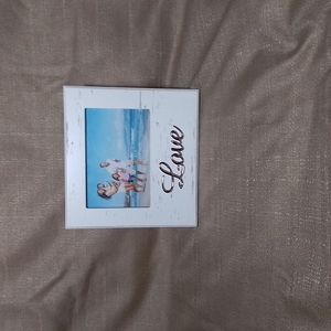 Gone Mar 5 White 4 x 6 Picture Frame With "Love" in Silver